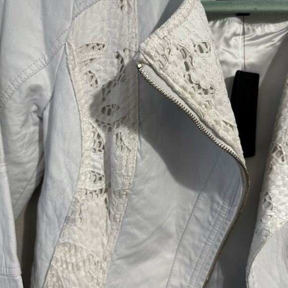 White leather jacket with lace - Picture 2 of 8